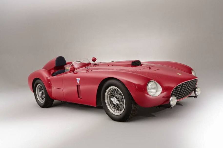 Ferrari 375-Plus Spider Competizione del 1954 aggiudicata all&#39;asta di Bonhams, a Goodwood in Gran Bretagna, per 18,400 milioni di dollari